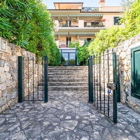 Apartamento Piana Di Solaro Modern Flat & Swimming Pool Lerici Exterior foto
