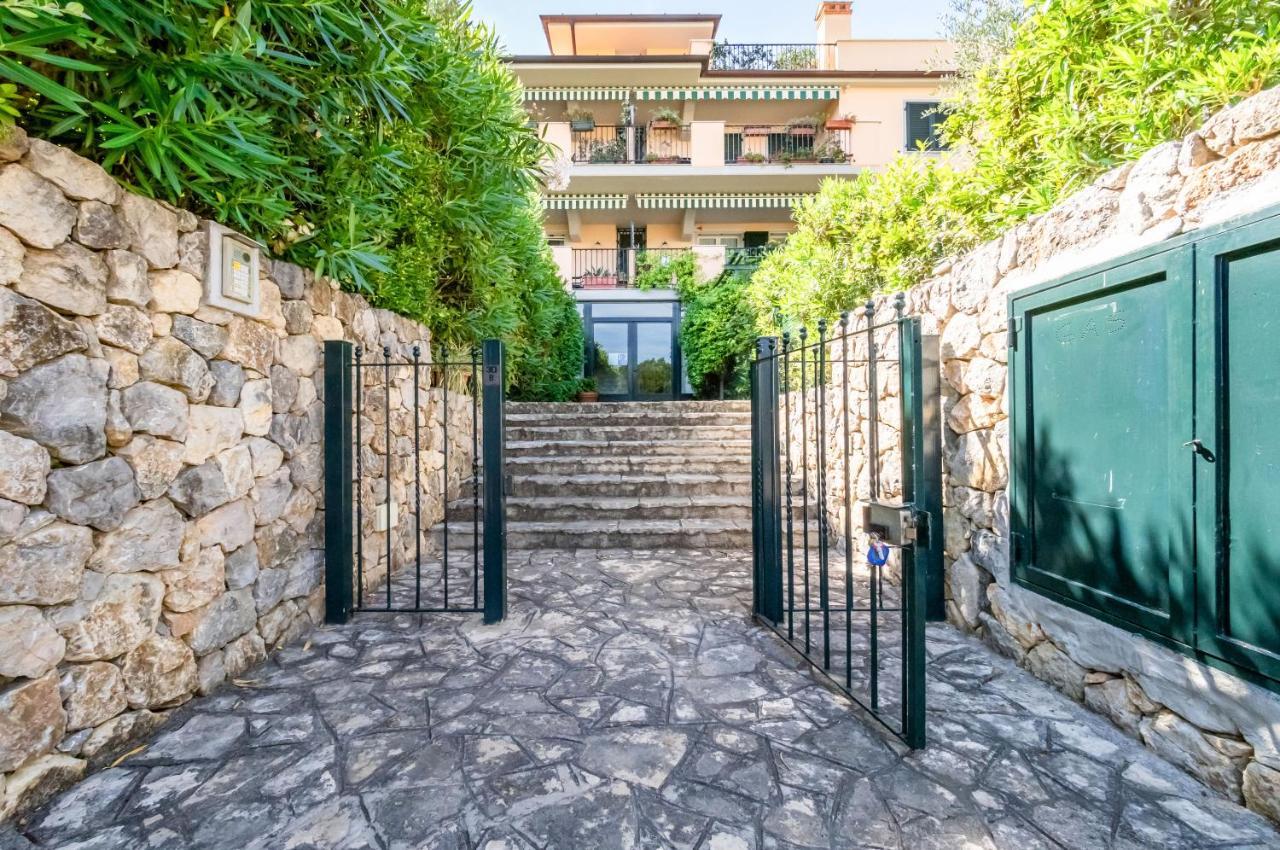 Apartamento Piana Di Solaro Modern Flat & Swimming Pool Lerici Exterior foto