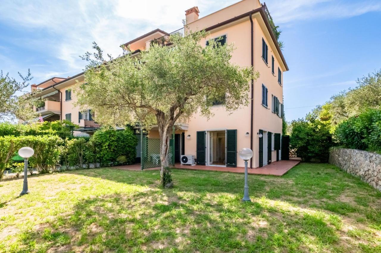 Apartamento Piana Di Solaro Modern Flat & Swimming Pool Lerici Exterior foto